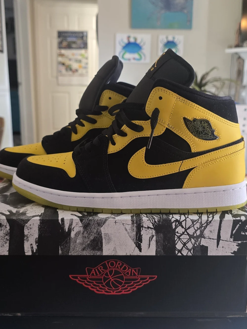M 11 Air Jordan One Mid SE Black/Varsity Maize– White